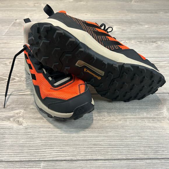 Athletic_Shoes